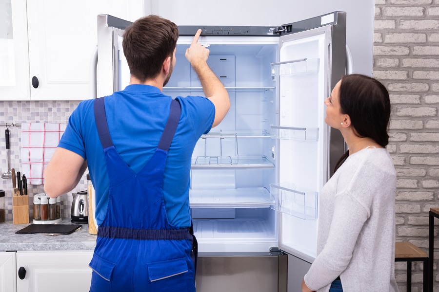 Best Fridge repair serviceman with happy customer Perth